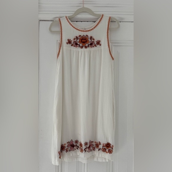 Ariat Dresses & Skirts - Ariat White and Red Embroidered Mini Dress women’s sized M